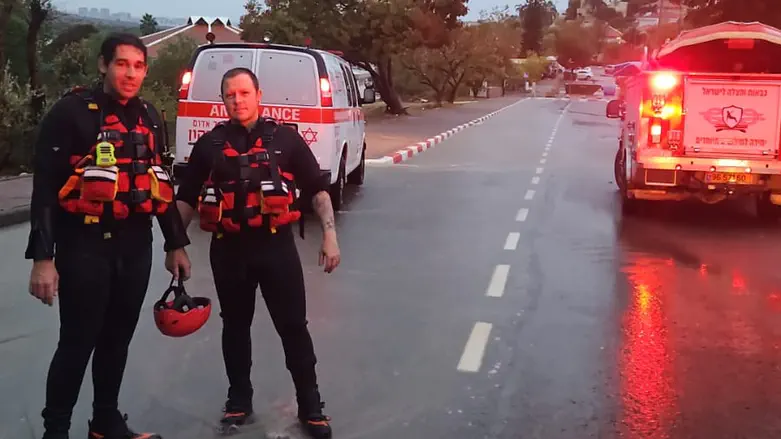 שיטפונות בשל הגשמים העזים: עשרה בני אדם חולצו באלקנה, אחד בנחל יתיר