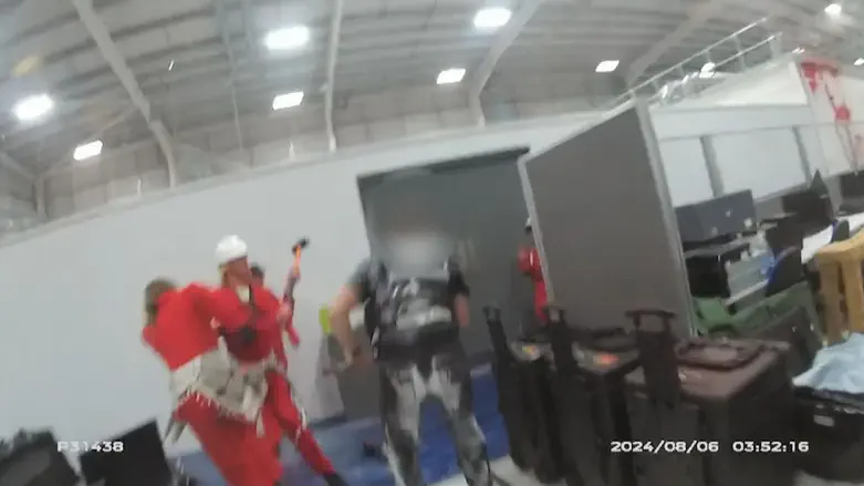 אלימות והשחתה | תיעוד התקיפה במפעל אלביט בבריטניה