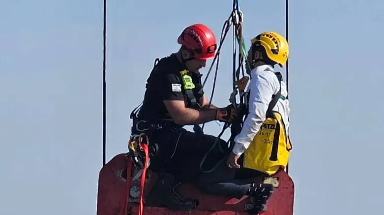 אחרי שהציל חיים מראש עגורן – הלוחם מבשר בלכר קיבל תואר חדש: אבא לתאומים