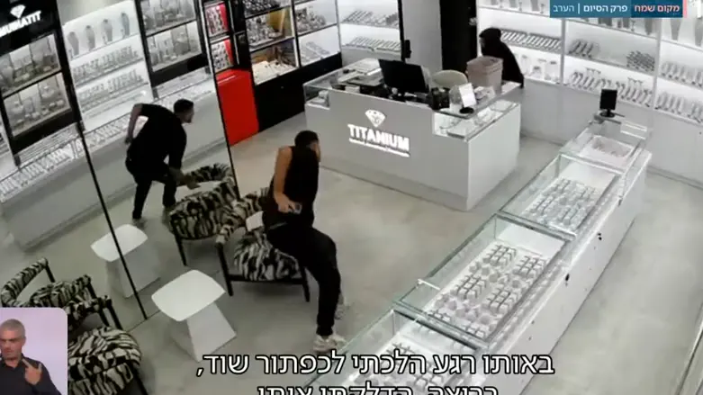 צפו: בן 16 מנע שוד אלים מחנות תכשיטים – ערוץ 7