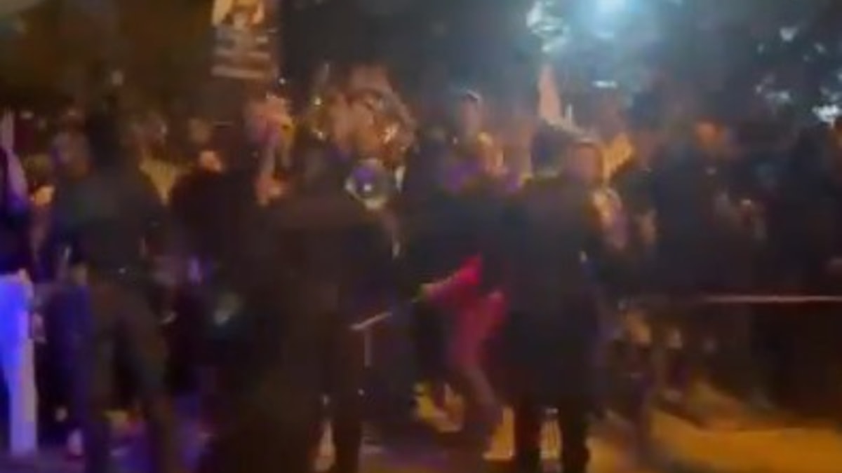 מחאה בפרדס חנה: מפגינים ניסו לשבש חוג בית של איימן עודה מחאה בפרדס חנה: מפגינים ניסו לשבש חוג בית של איימן עודה