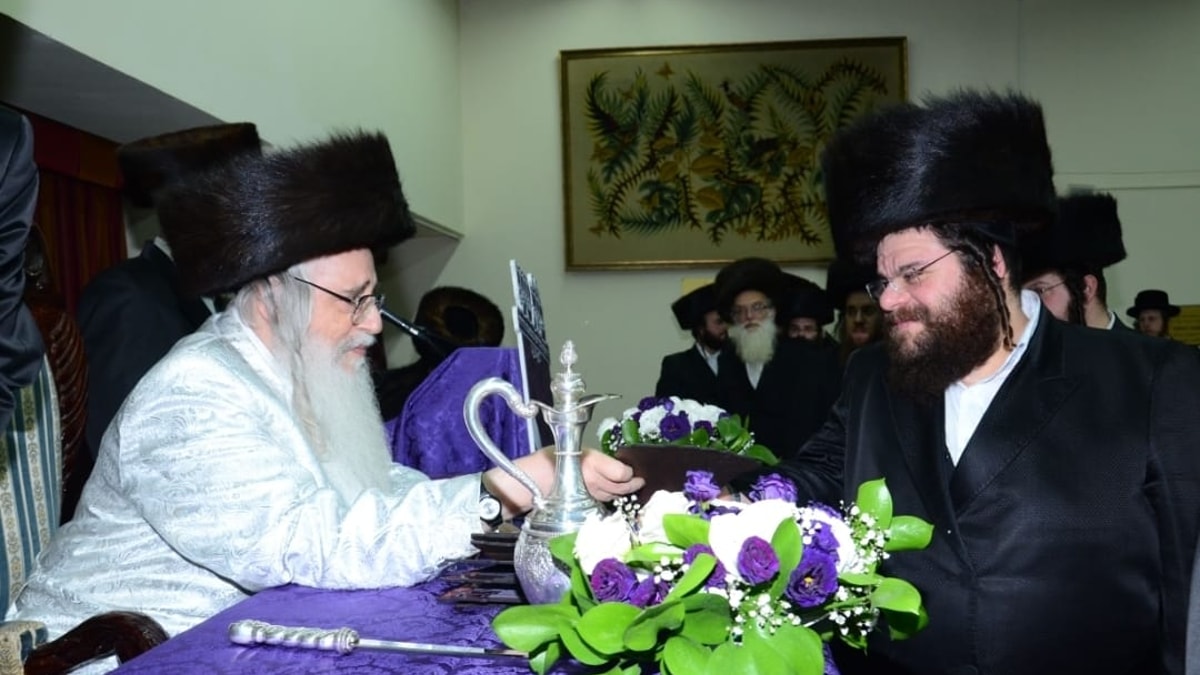 מנחם מנדל לוק: הזמר החסידי שהלך לעולמו בגיל 55 מנחם מנדל לוק: הזמר החסידי שהלך לעולמו בגיל 55