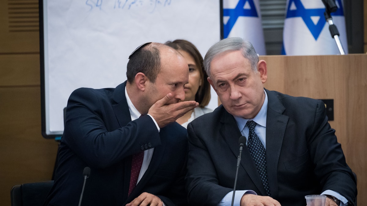 בנט תוקף את נתניהו: שיתוף מגזין אנטישמי פוגע בישראל