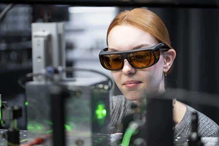 Electrical charge on objects in optical tweezers can be controlled precisely – Physics World