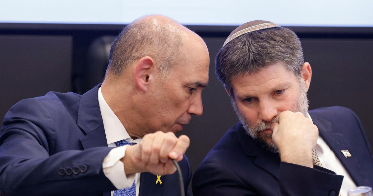 סמוטריץ’ שולף נשק בקרב נגד הבנקים והנגיד: מציג הצעה למס קבוע על הבנקים – חדשות סמוטריץ’ שולף נשק בקרב נגד הבנקים והנגיד: מציג הצעה למס קבוע על הבנקים – חדשות