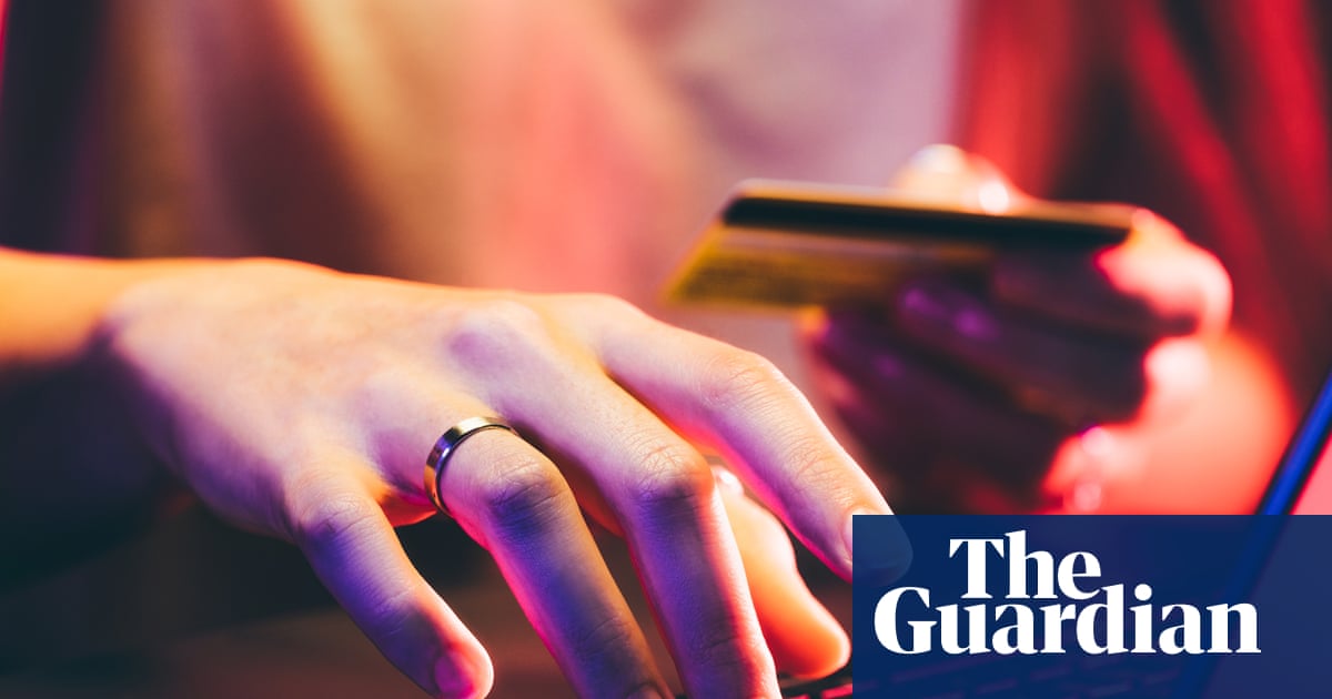 Online ‘ghost stores’ capitalising on Christmas and Black Friday sales to lure shoppers, ACCC warns | Scams
