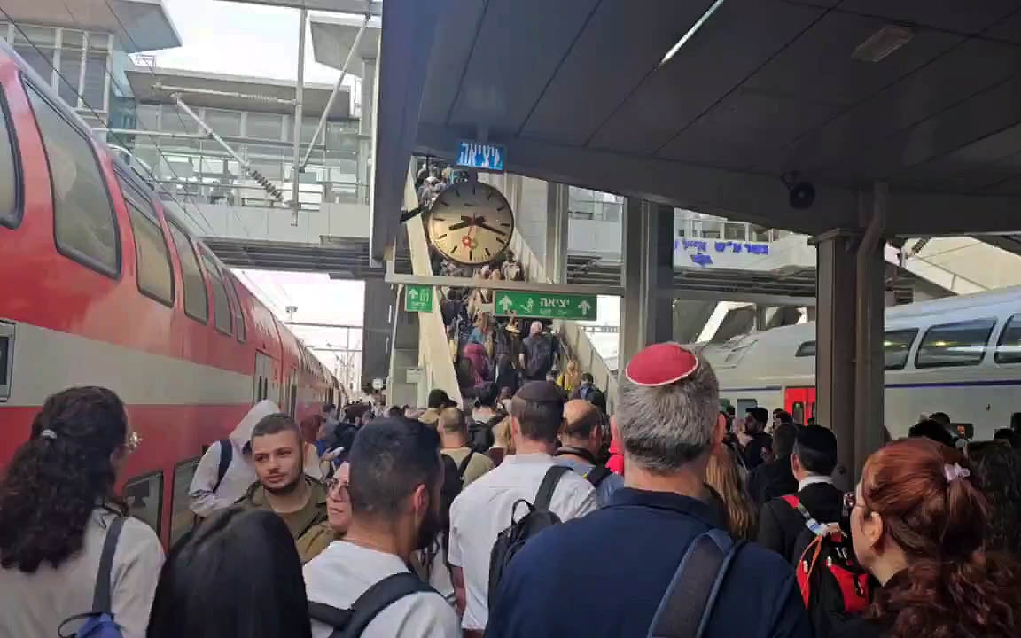 Man killed by train after falling on tracks in Tel Aviv, causing rush-hour chaos