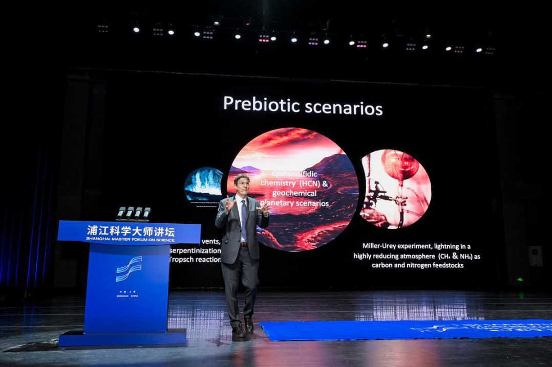 Nobel laureate delves into whether life exists elsewhere at Fudan University Nobel laureate delves into whether life exists elsewhere at Fudan University
