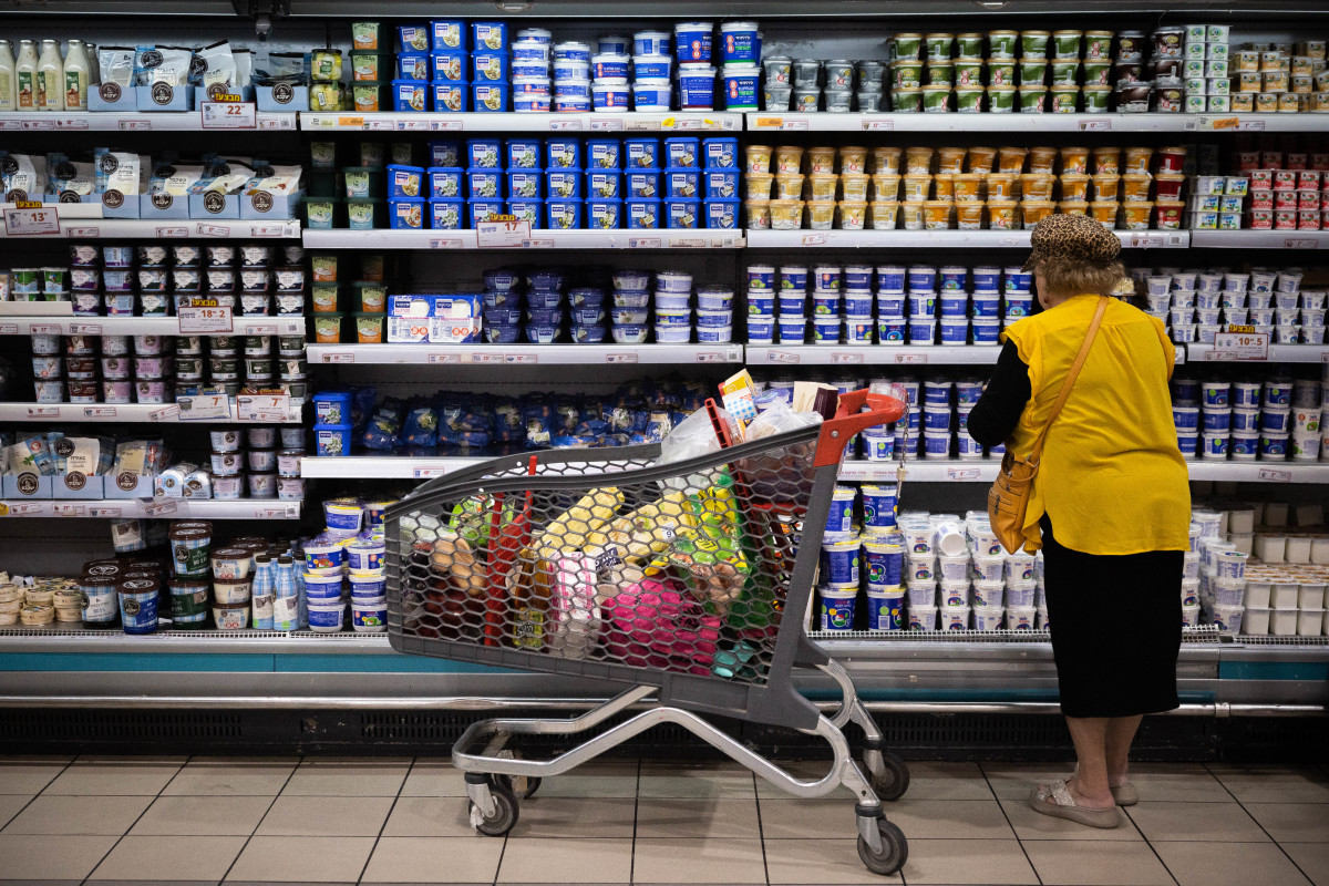 קרפור תמכור 100 גרם גבינה צהובה ב-1.90 שקל