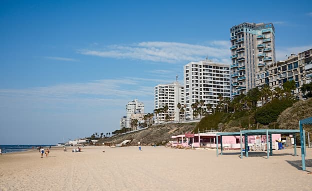 “באלימות ובאכזריות”: 11 שנות מאסר לפלסטיני שאנס חיילת בחוף בבת ים