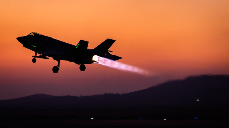 F-35 זה כסף קטן: בן סלמאן חתם על עסקת חייו עם טראמפ F-35 זה כסף קטן: בן סלמאן חתם על עסקת חייו עם טראמפ