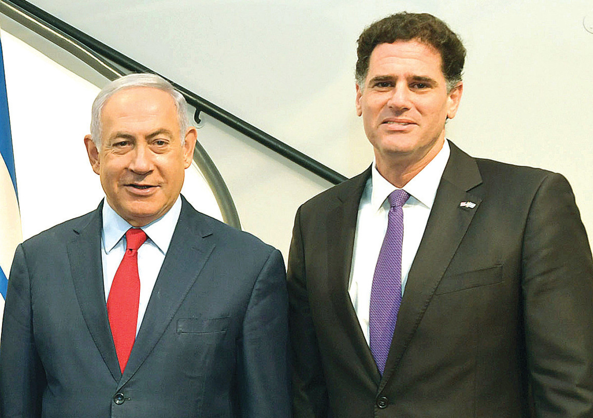 יד ימינו של נתניהו: רון דרמר הגיש מכתב התפטרות – והשאיר רמזים