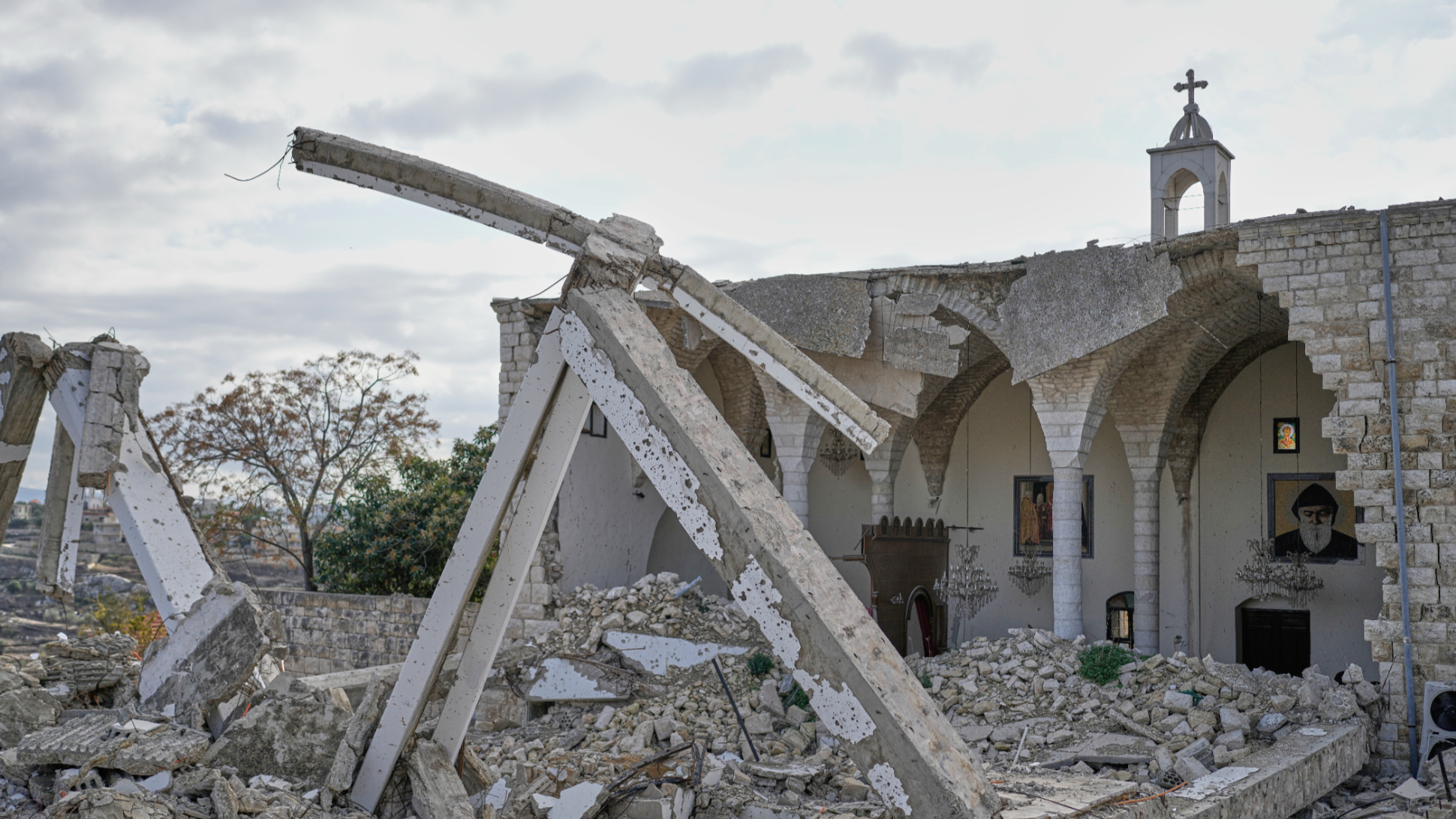 Israeli jets hit Lebanon on anniversary of ceasefire Israeli jets hit Lebanon on anniversary of ceasefire