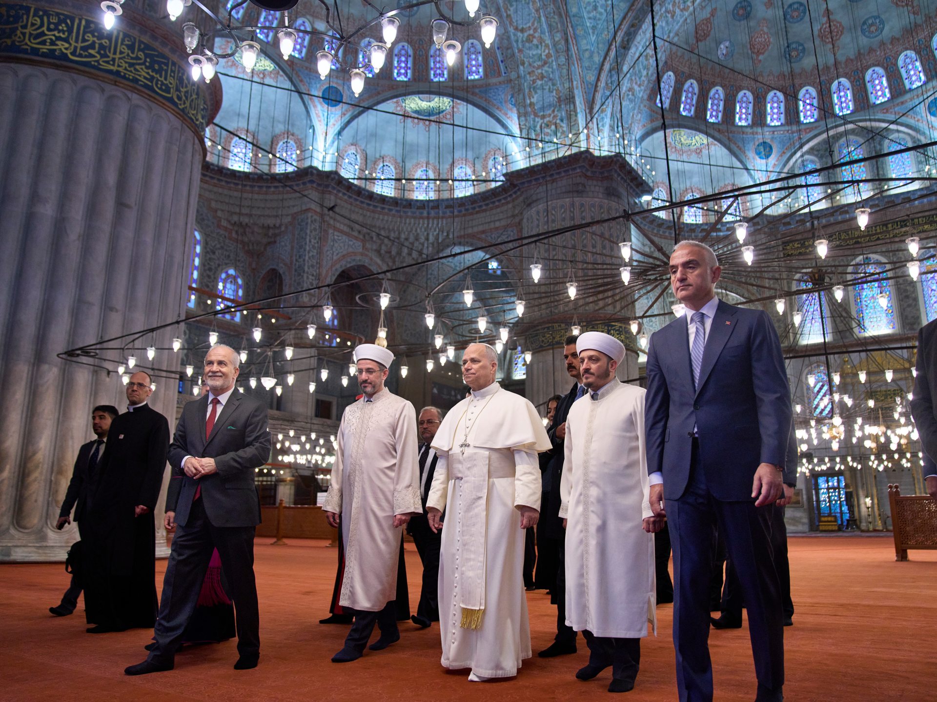 Pope Leo visits Blue Mosque in Turkiye’s Istanbul | Religion News