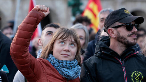 Pro-Palestinian activists storm Manhattan Zara on Black Friday Pro-Palestinian activists storm Manhattan Zara on Black Friday