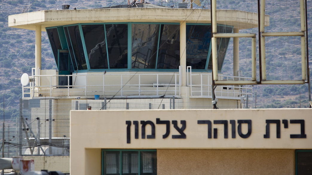 רק חודש עבודות שירות לסוהרת שהואשמה בקשר