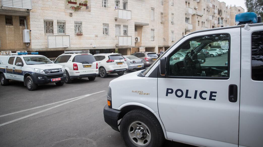 הוא קרע לי את התחתונים, הטיח את ראשי בקיר ואנס