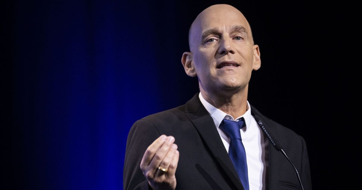 גיא פלג הוא לא קורבן, הוא בריון, והוא חושב שאתם מטומטמים גיא פלג הוא לא קורבן, הוא בריון, והוא חושב שאתם מטומטמים