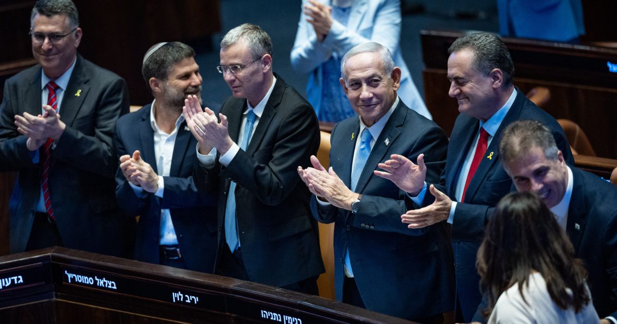 דיווח: נתניהו שוקל להדיח את השר הבכיר; כל הפרטים