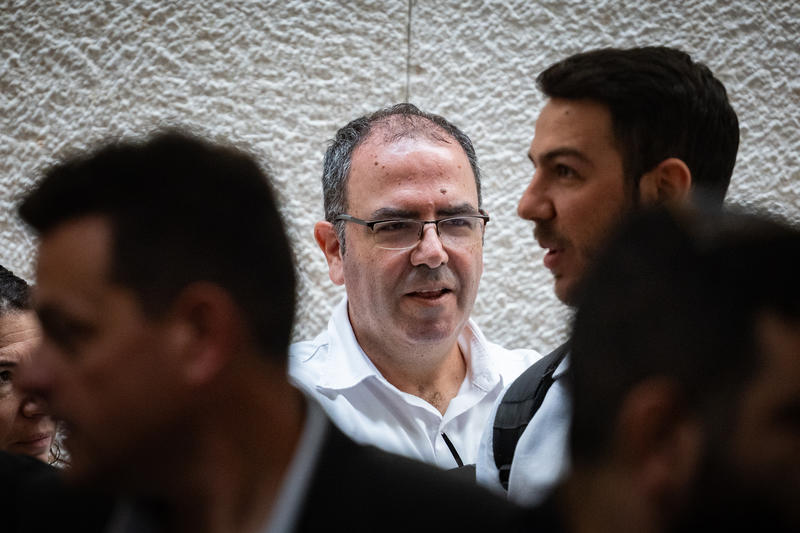 "יושבת ומשחקת בטלפון": הפצ"רית נהנת מהקפאת החקירה נגדה – JDN "יושבת ומשחקת בטלפון": הפצ"רית נהנת מהקפאת החקירה נגדה – JDN