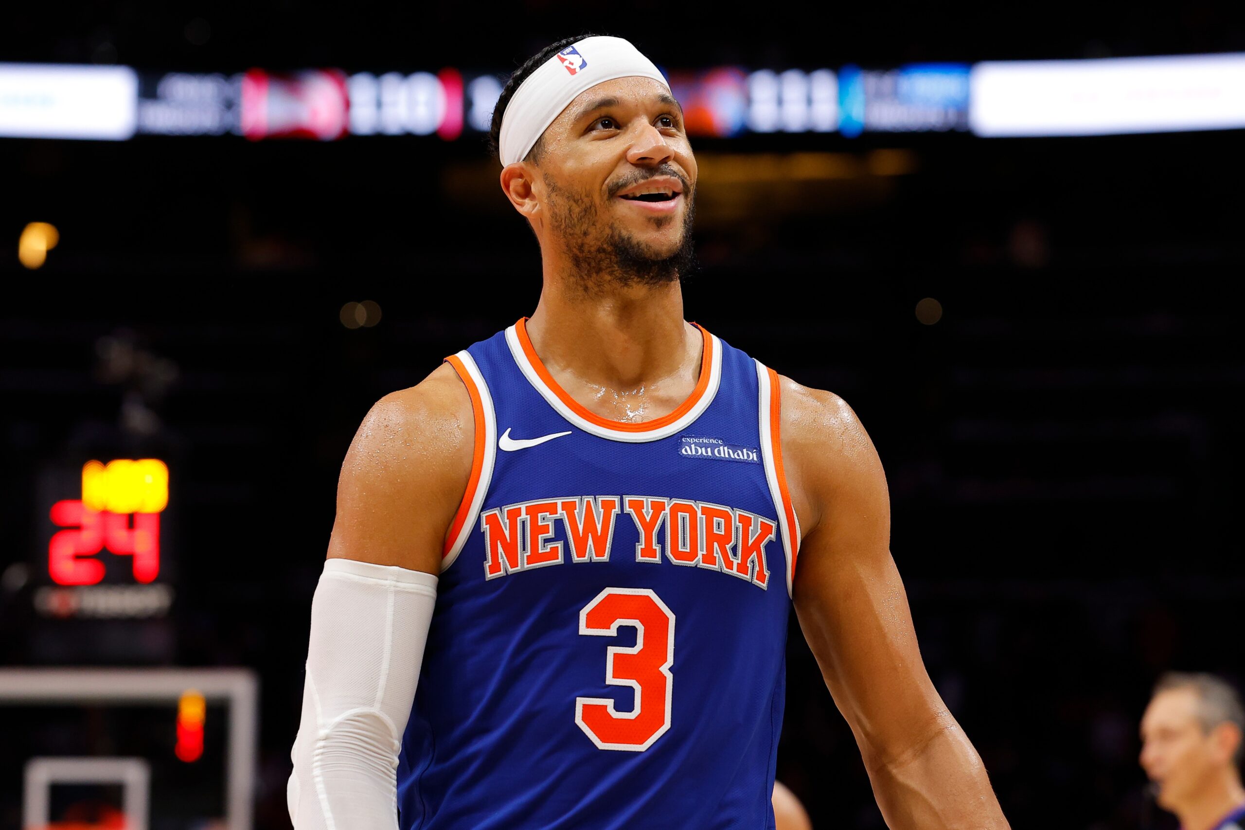 The Athletic: Knicks players recall first time seeing someone in their jersey