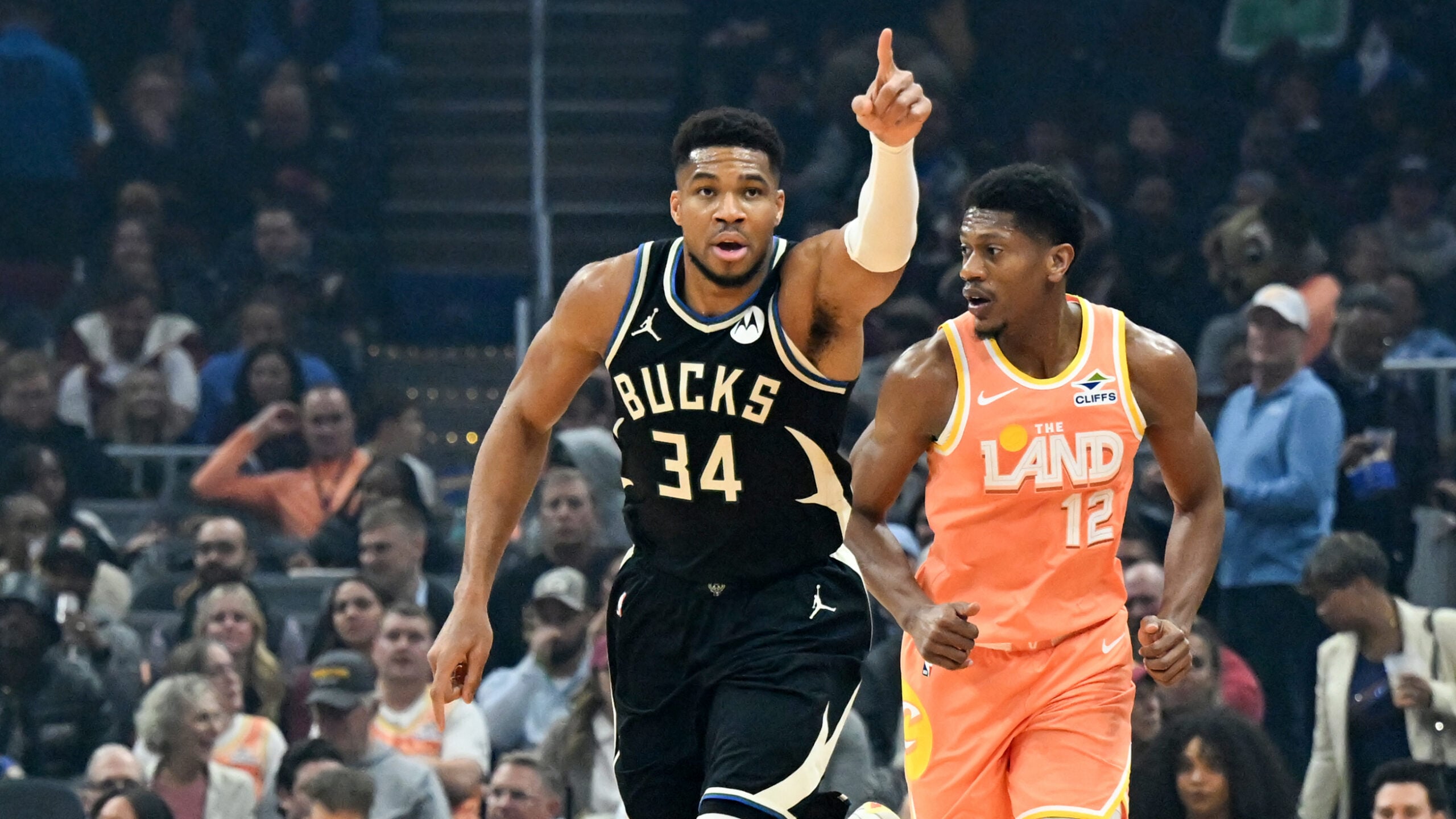 Bucks coach Doc Rivers expects Giannis Antetokounmpo to miss ‘probably 2 weeks’ Bucks coach Doc Rivers expects Giannis Antetokounmpo to miss ‘probably 2 weeks’