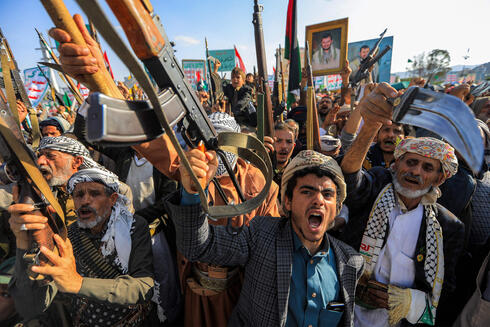 UN Security Council calls for end to Houthi attacks, renews sanctions