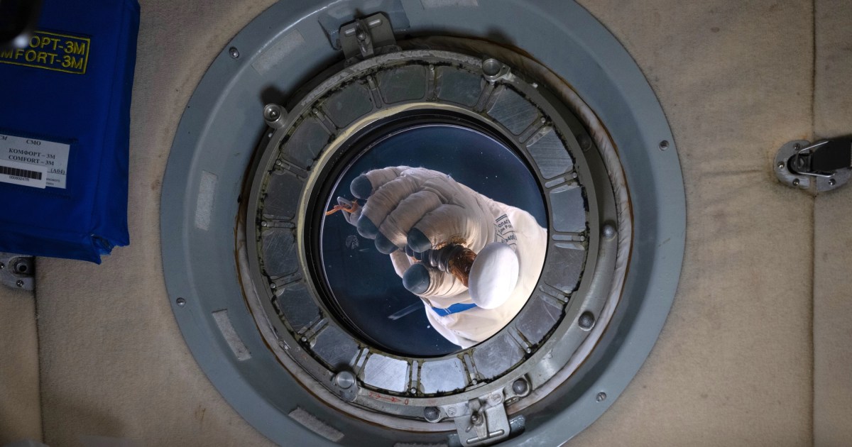 Window cleaning meets the final frontier as cosmonaut gets the sponge out Window cleaning meets the final frontier as cosmonaut gets the sponge out