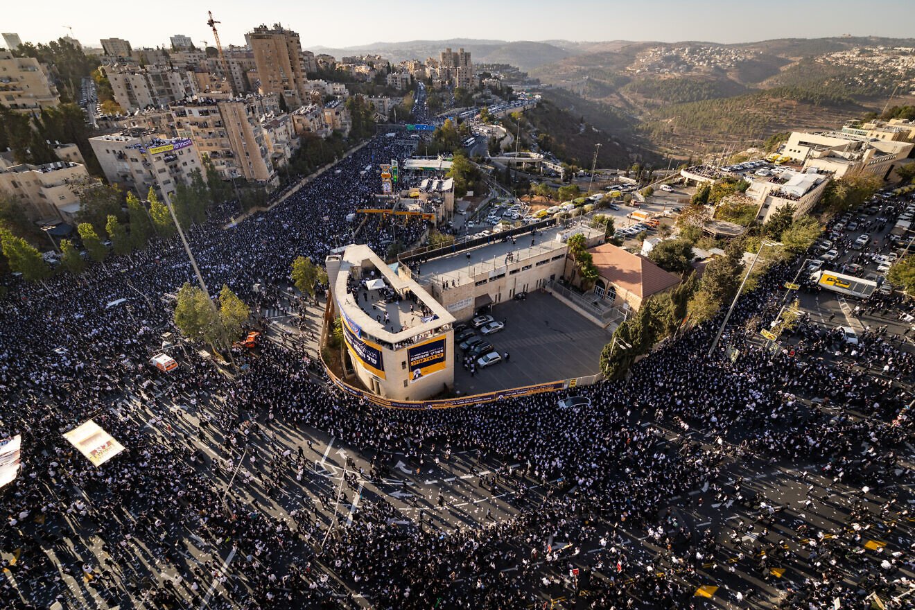 300,000 Orthodox shutter Jerusalem in mass protest against IDF enlistment