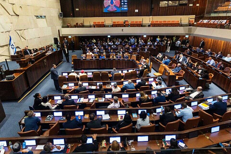 הצעד החריג של השב”כ: שר הביטחון לשעבר פונה מביתו וטרם הורשה לחזור