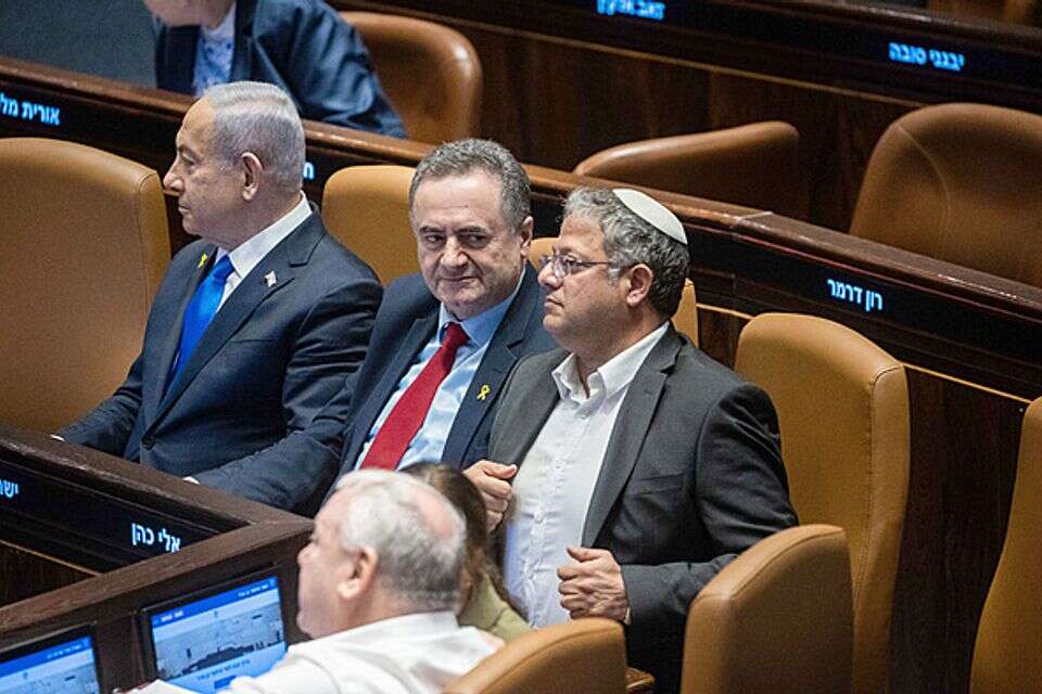 ישראל בסכנה להסלמה בשלוש זירות – אבל את הממשלה מעניין בעיקר דבר אחד