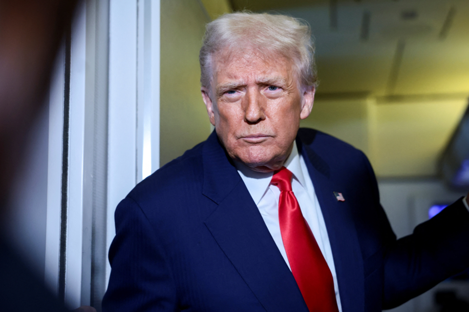 עשרה חודשים לקח לנשיא האמריקני להפוך מתקוות הימין העולמי – לאכזבה עמוקה