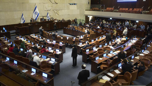 Coalition cuts deals with Haredi parties to advance controversial bills amid draft la Coalition cuts deals with Haredi parties to advance controversial bills amid draft la