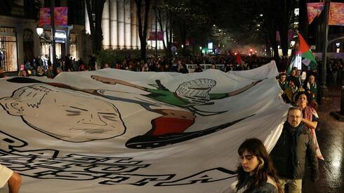Thousands rally for Palestinians in Bilbao ahead of soccer match