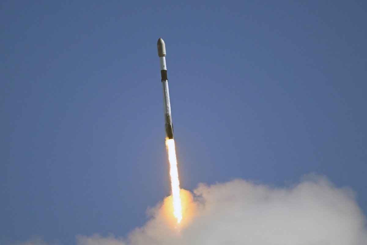 SpaceX launches 29 satellites after fireball spotted in the sky SpaceX launches 29 satellites after fireball spotted in the sky