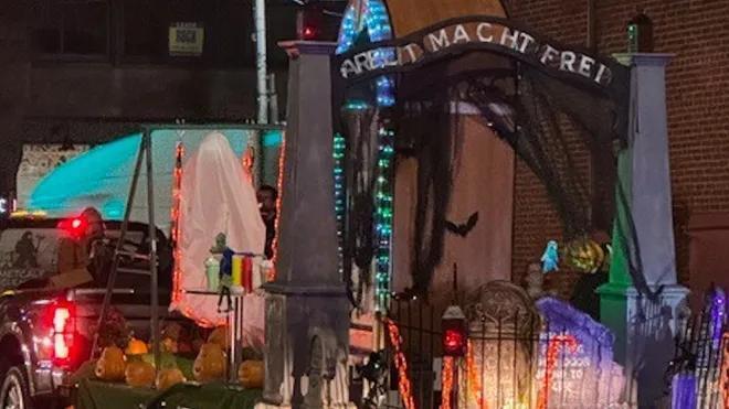 Pennsylvania town apologizes after Halloween parade features Auschwitz gate replica Pennsylvania town apologizes after Halloween parade features Auschwitz gate replica