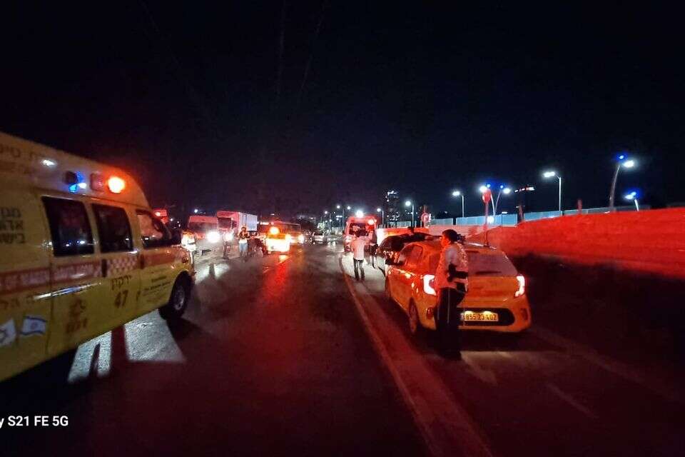 תאונה קטלנית הלילה במרכז: גבר בן 40 נהרג, שלושה נפצעו תאונה קטלנית הלילה במרכז: גבר בן 40 נהרג, שלושה נפצעו