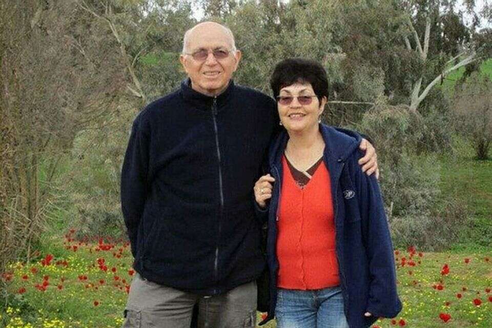 שורדת השבי נורית קופר בהלוויית בעלה עמירם: “אפילו במנהרות היינו יחד, חלקנו מזרן ומזון”