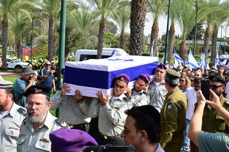 “לשבי אני לא נכנס חי, אל תעשו עלי עסקאות”: אלוף משנה אסף חממי הובא למנוחות “לשבי אני לא נכנס חי, אל תעשו עלי עסקאות”: אלוף משנה אסף חממי הובא למנוחות