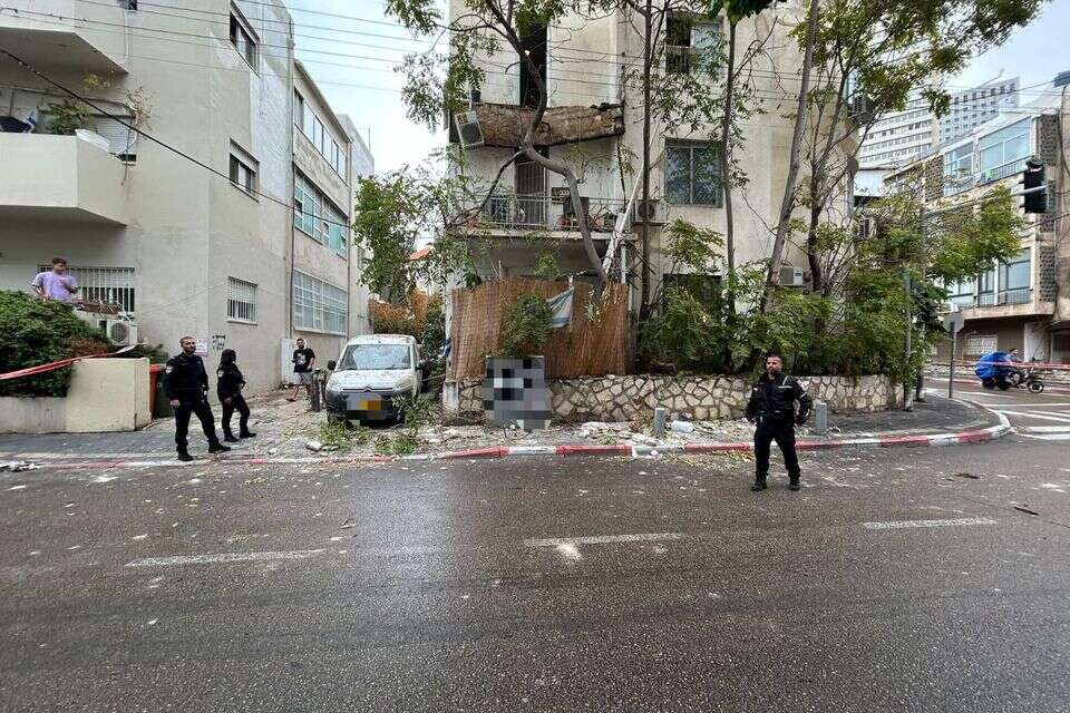 מרפסת קרסה בת”א, בן 30 פונה לבית החולים