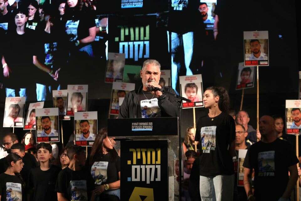 אבי החטוף החלל רן גואילי: “פונה למתווכות – אין ‘היום שאחרי’ בעזה, תחזירו אותם”