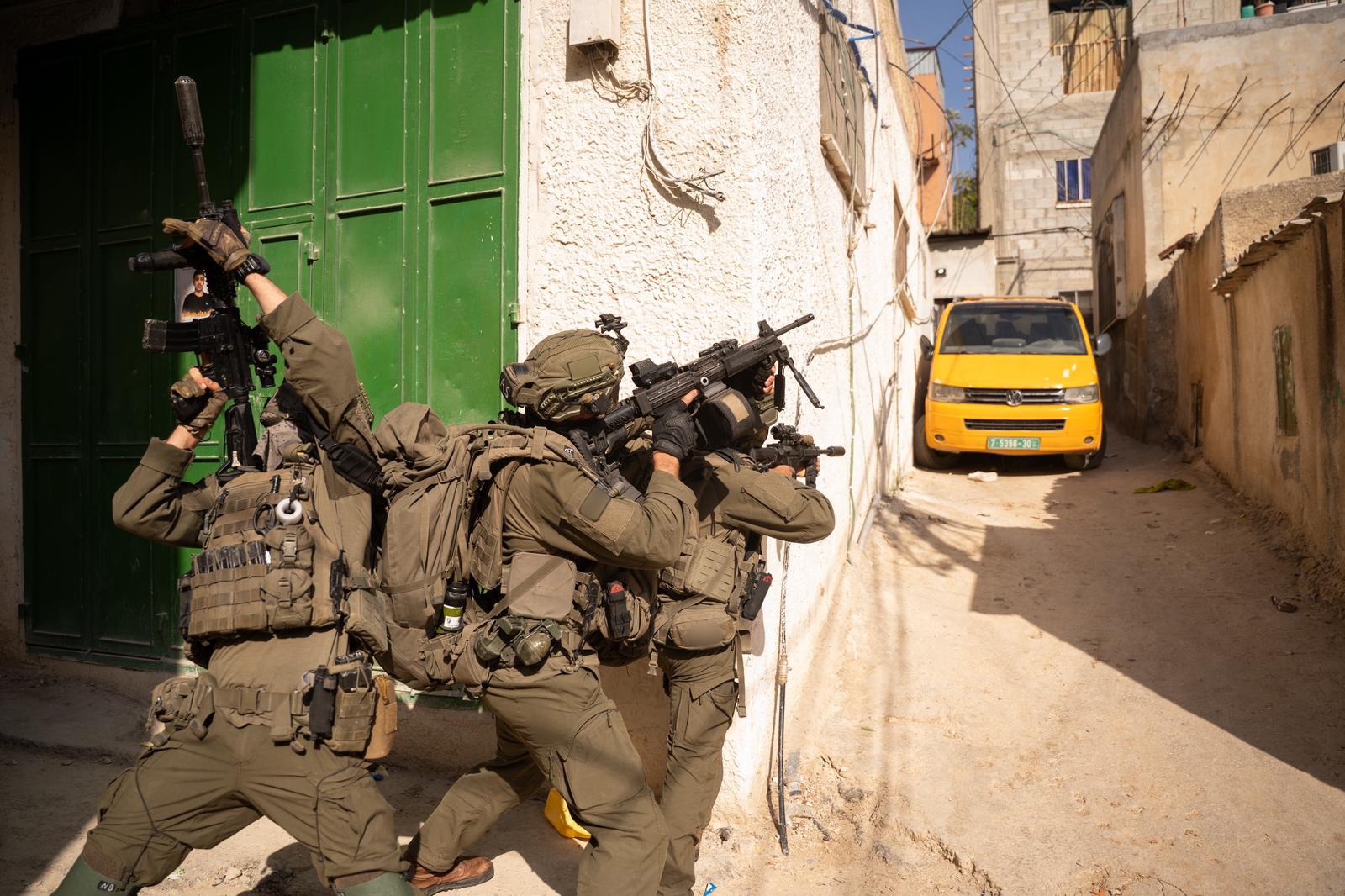 פשיטות חשאיות ומעצרים ממוקדים: פעילות לוחמי הקומנדו במבצע ‘חמש אבנים’ נחשפת