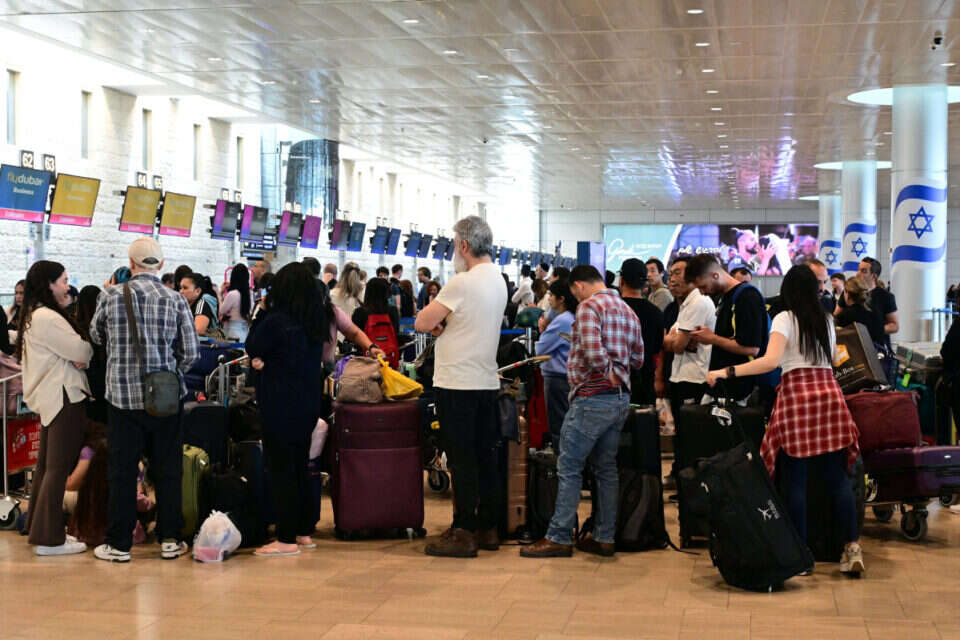 עובדי רשות שדות התעופה מאיימים: “לא סופרים אותנו, ירגישו את זה בנתב”ג”