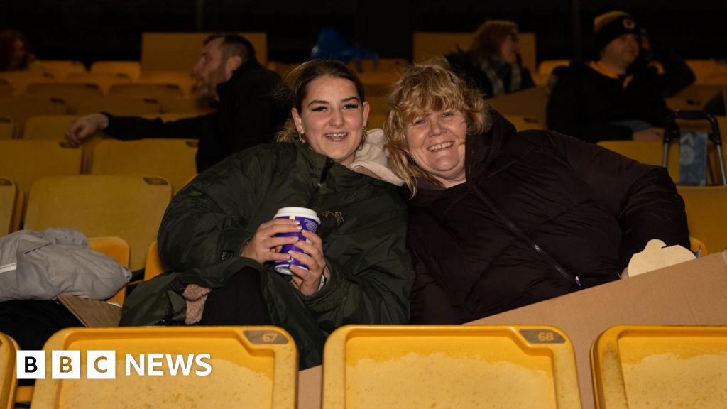 Hundreds brave Storm Claudia to sleep rough at Wolverhampton’s Molineux Hundreds brave Storm Claudia to sleep rough at Wolverhampton’s Molineux