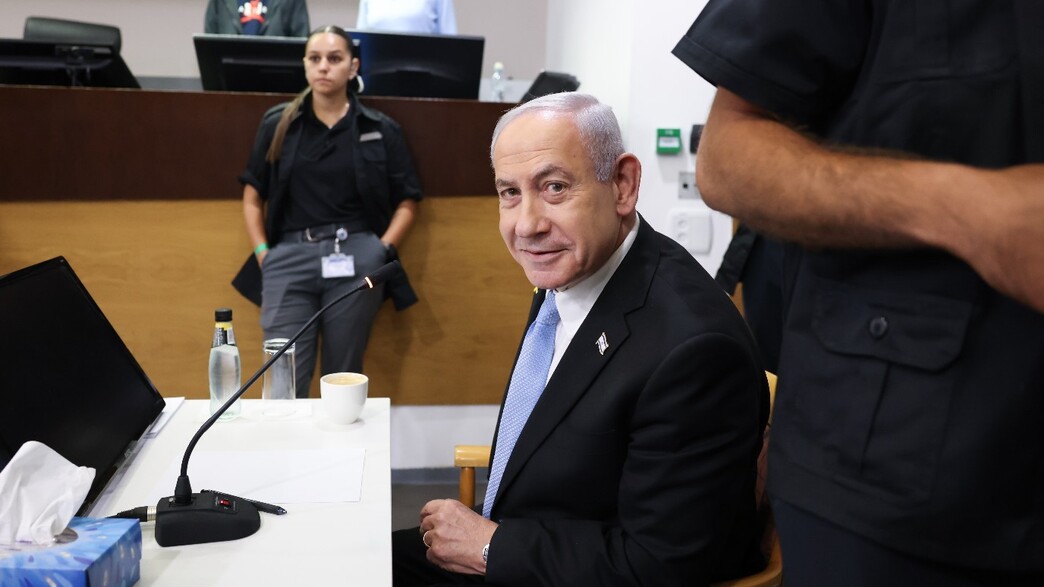 דוברו של נתניהו סולק מעדות רה”מ אחרי שהתפרץ לדברי התביעה דוברו של נתניהו סולק מעדות רה”מ אחרי שהתפרץ לדברי התביעה