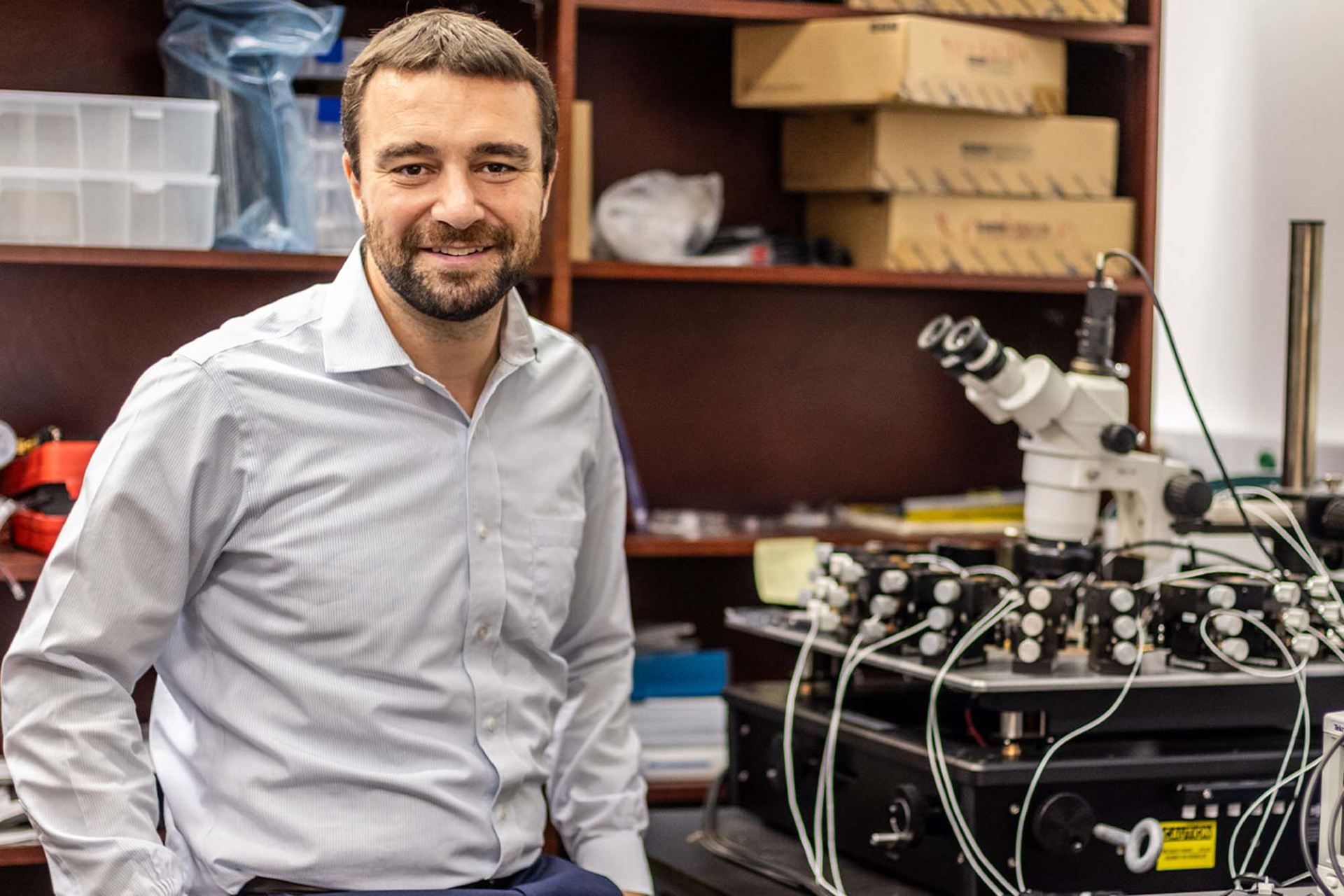 Researchers build magnetic computer that thinks like a brain