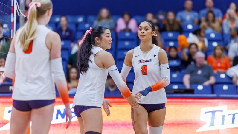 Titans Push Long Beach State in Tight Sets, Fall 3-0 Titans Push Long Beach State in Tight Sets, Fall 3-0