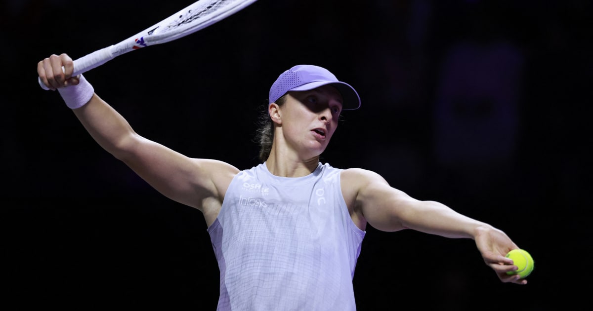 Iga Swiatek begins WTA Finals title bid with victory over Madison Keys