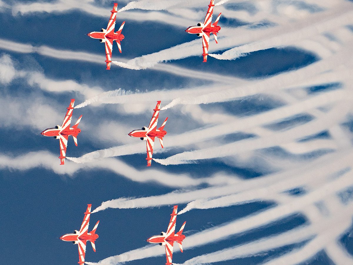 Sheikh Khaled and Sheikh Hamdan attend aerial display at the Dubai Airshow 2025
