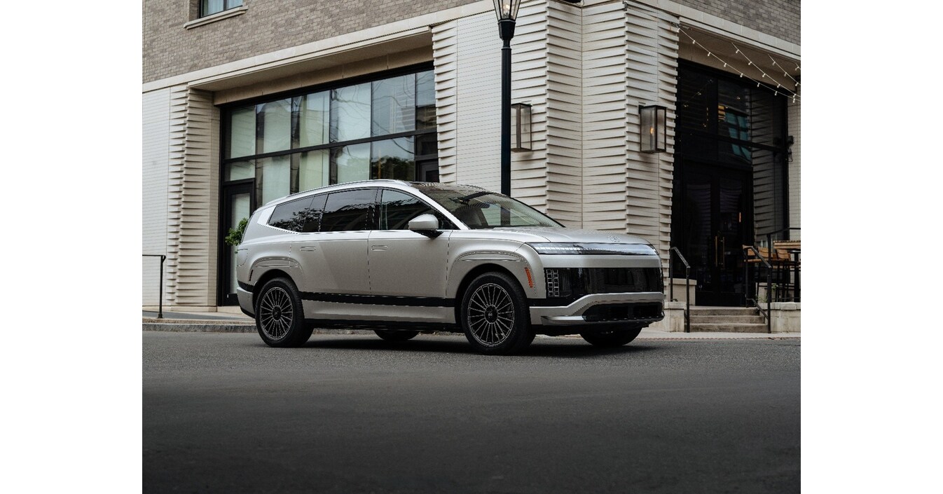 Hyundai IONIQ 9 Named “EV of the Year” by the Hispanic Motor Press